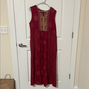 Chic Embroidered Sleeveless Maxi Dress in Red